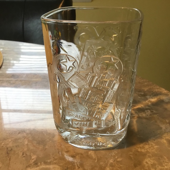 Disney World 2000 McDonald’s Glasses Epcot and MGM (2 Glasses) - Picture 7 of 16